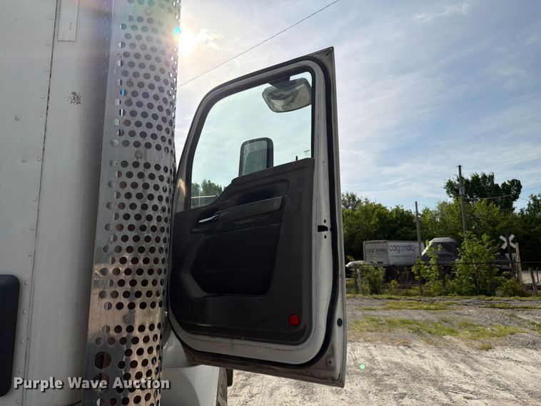 image for item FC3044 2016 Kenworth T880 semi truck