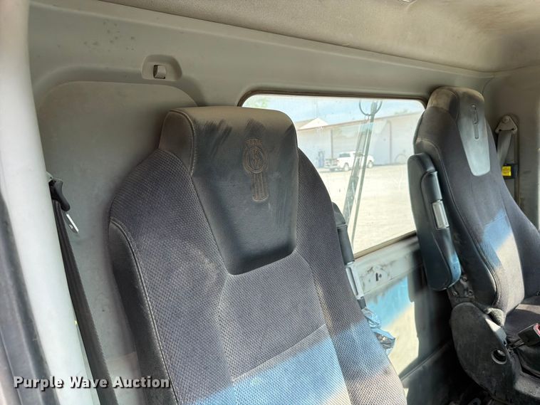 image for item FC3044 2016 Kenworth T880 semi truck