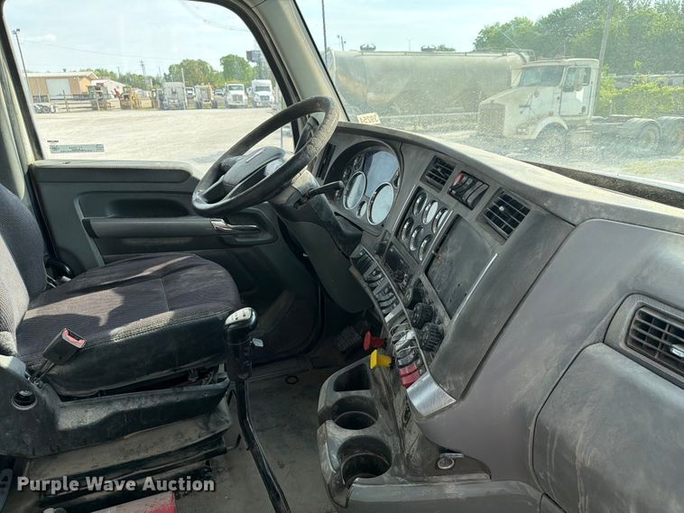 image for item FC3044 2016 Kenworth T880 semi truck