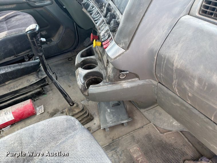 image for item FC3044 2016 Kenworth T880 semi truck