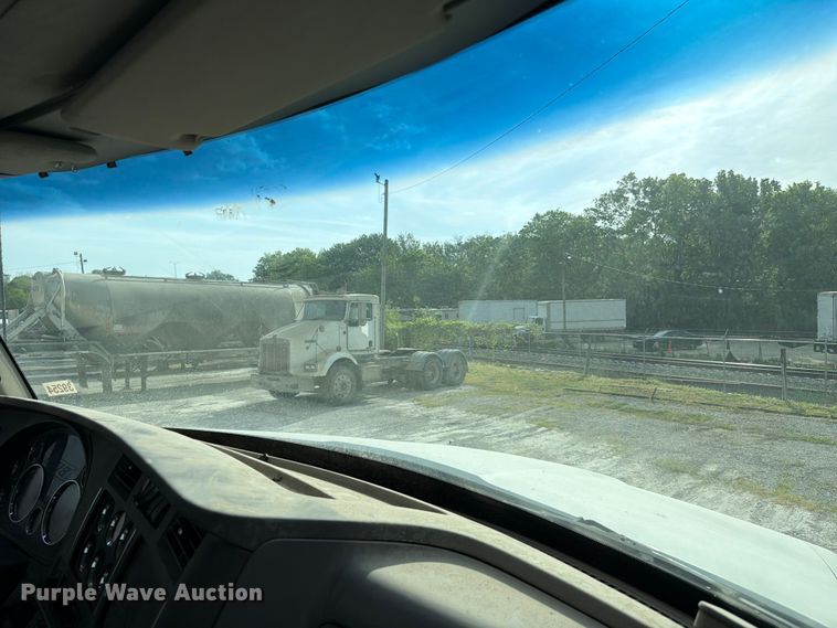 image for item FC3044 2016 Kenworth T880 semi truck