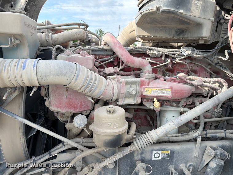 image for item FC3044 2016 Kenworth T880 semi truck