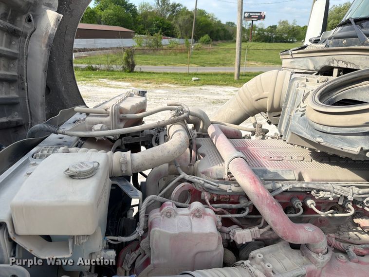 image for item FC3044 2016 Kenworth T880 semi truck