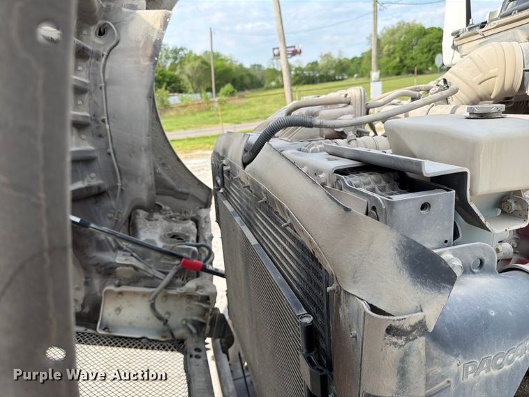 image for item FC3044 2016 Kenworth T880 semi truck