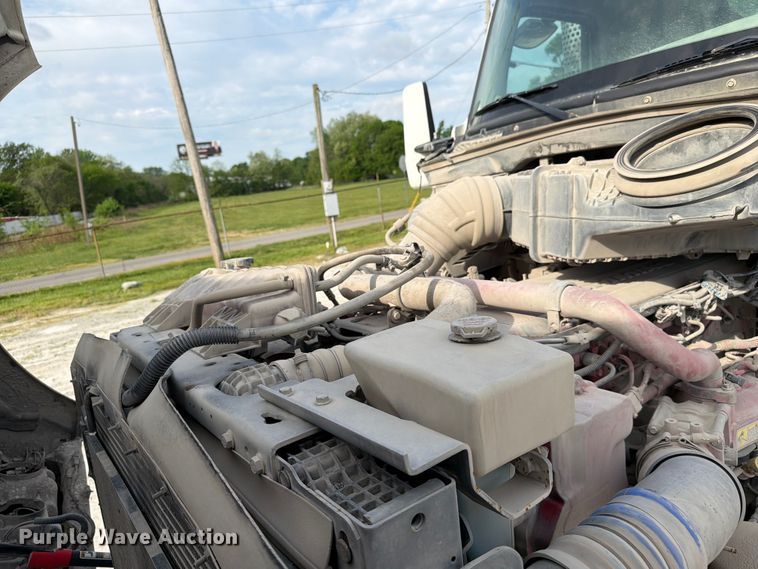 image for item FC3044 2016 Kenworth T880 semi truck