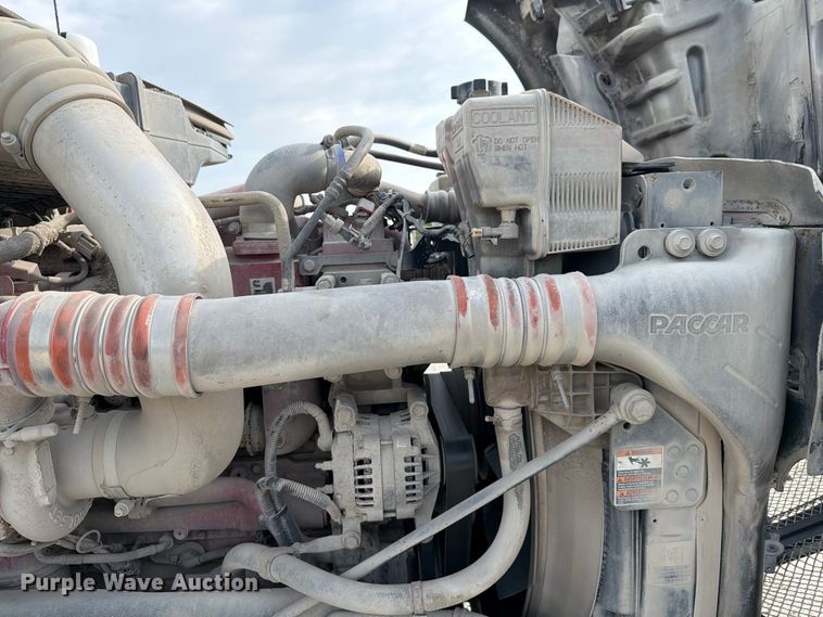 image for item FC3044 2016 Kenworth T880 semi truck