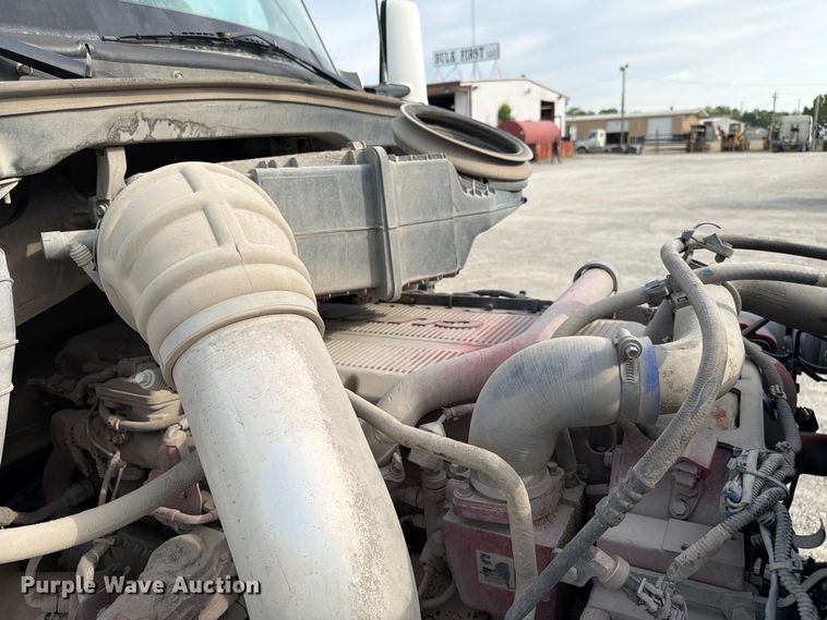 image for item FC3044 2016 Kenworth T880 semi truck