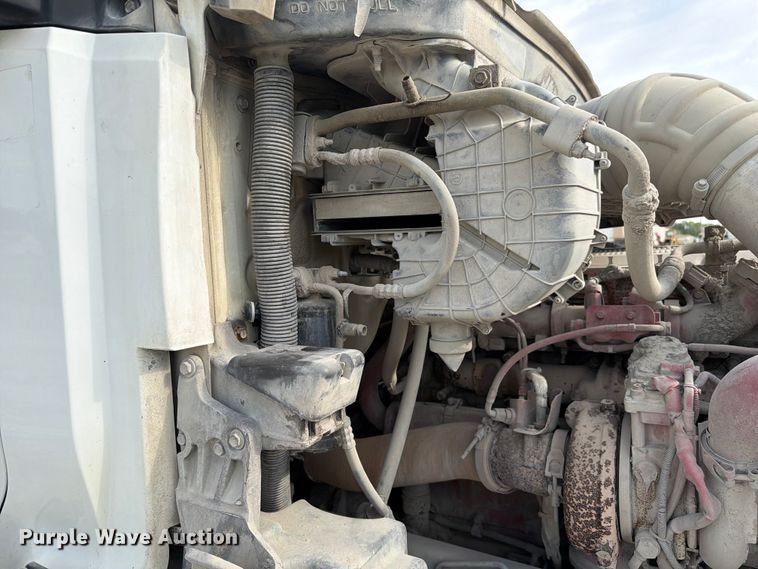 image for item FC3044 2016 Kenworth T880 semi truck