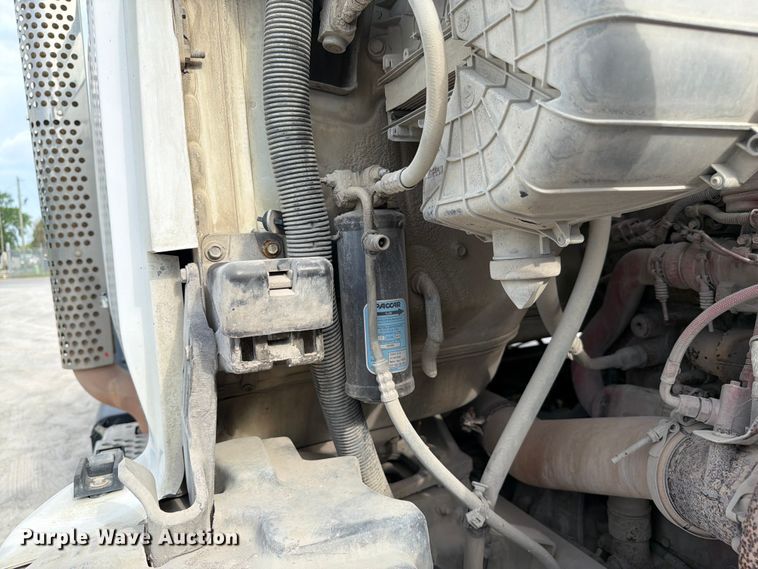 image for item FC3044 2016 Kenworth T880 semi truck