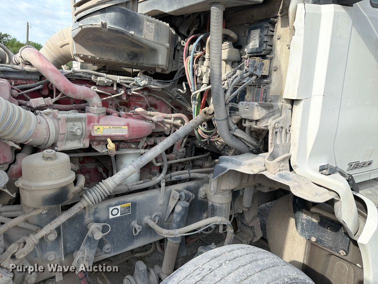 image for item FC3044 2016 Kenworth T880 semi truck