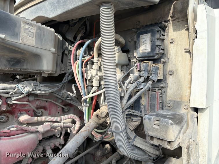 image for item FC3044 2016 Kenworth T880 semi truck