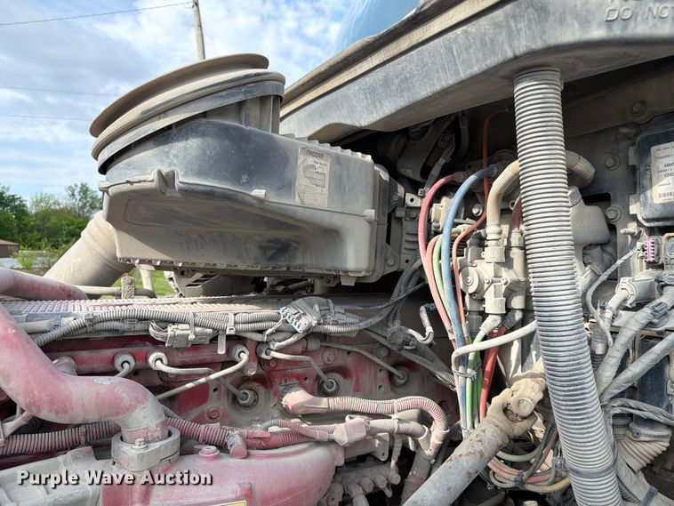 image for item FC3044 2016 Kenworth T880 semi truck