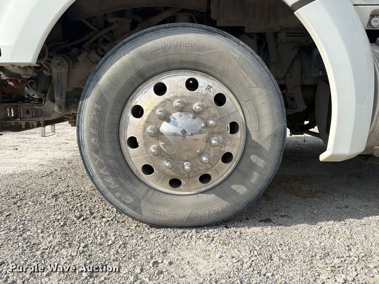 image for item FC3044 2016 Kenworth T880 semi truck