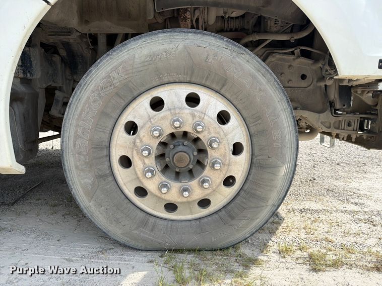 image for item FC3044 2016 Kenworth T880 semi truck