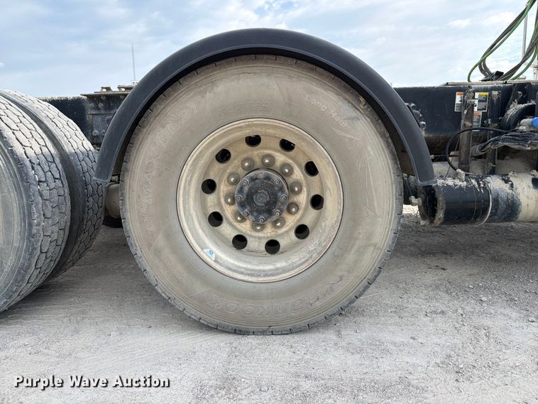 image for item FC3044 2016 Kenworth T880 semi truck