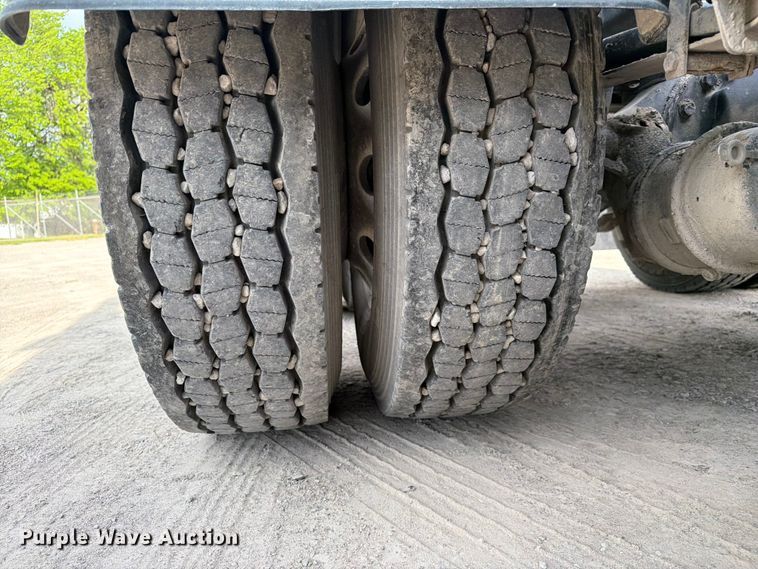 image for item FC3044 2016 Kenworth T880 semi truck