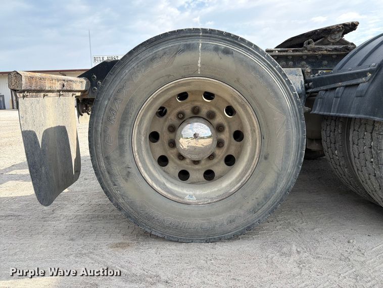 image for item FC3044 2016 Kenworth T880 semi truck