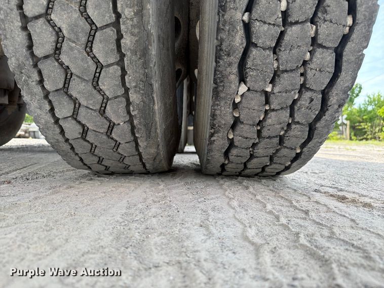 image for item FC3044 2016 Kenworth T880 semi truck