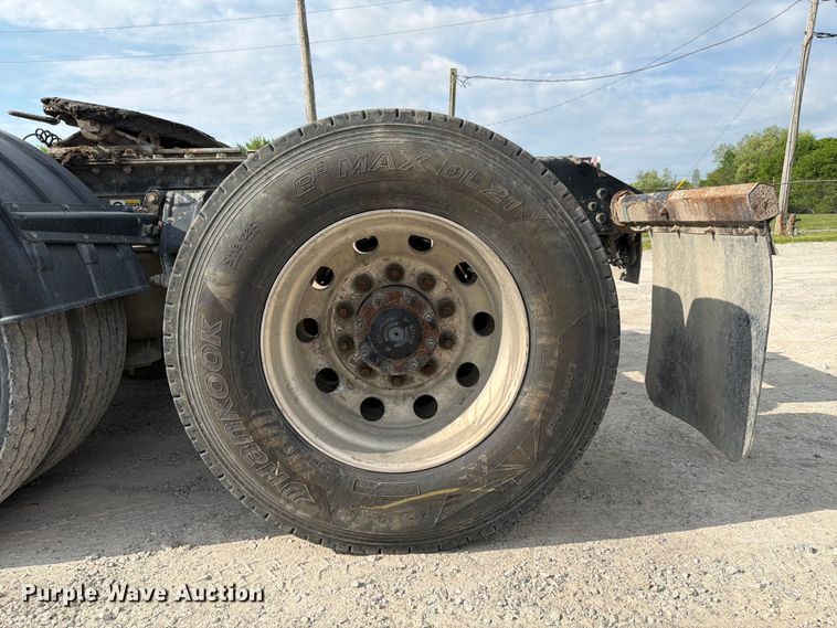 image for item FC3044 2016 Kenworth T880 semi truck