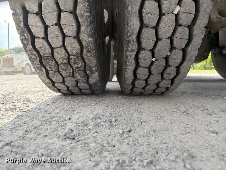 image for item FC3044 2016 Kenworth T880 semi truck