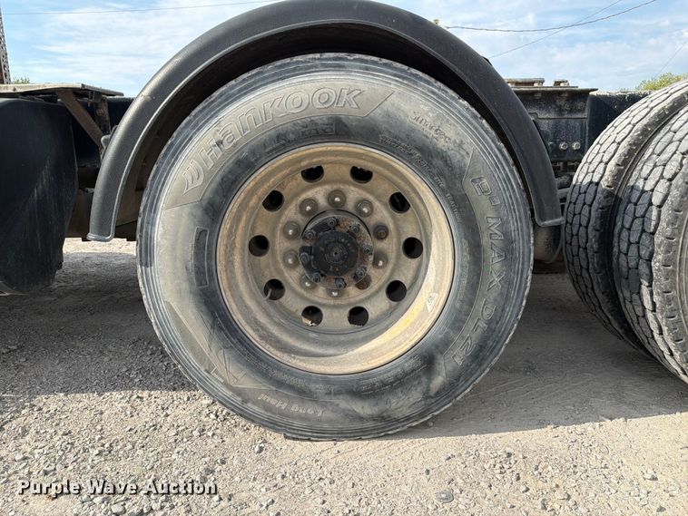 image for item FC3044 2016 Kenworth T880 semi truck