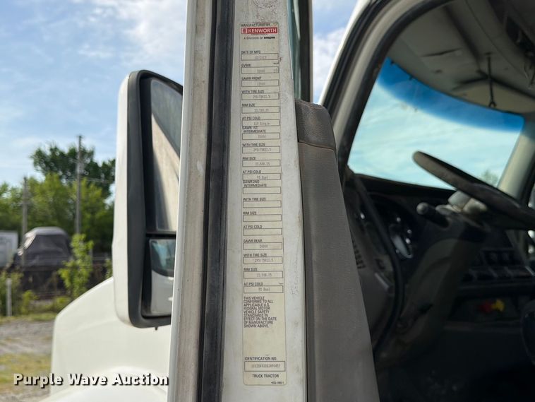 image for item FC3044 2016 Kenworth T880 semi truck