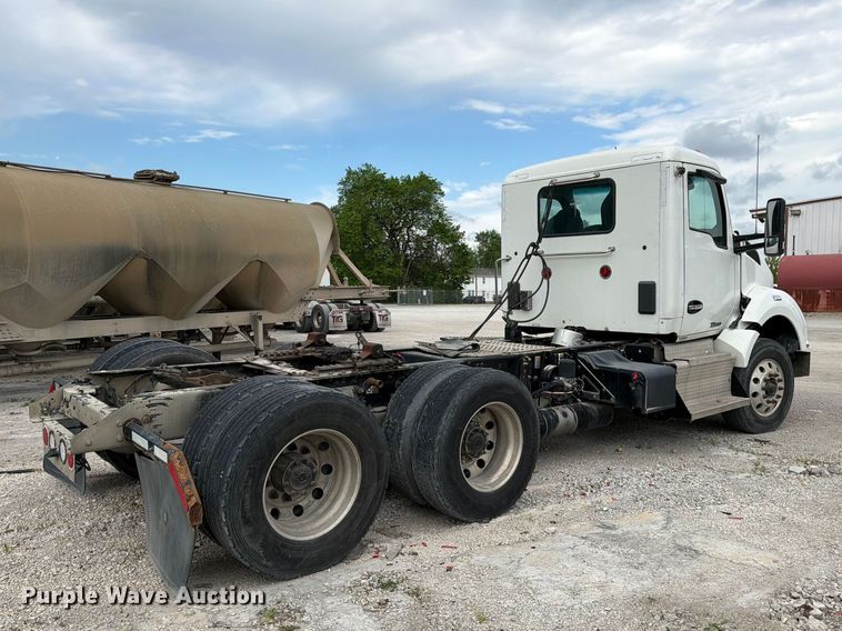 image for item FC3045 2016 Kenworth T880 semi truck