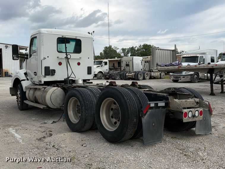 image for item FC3045 2016 Kenworth T880 semi truck