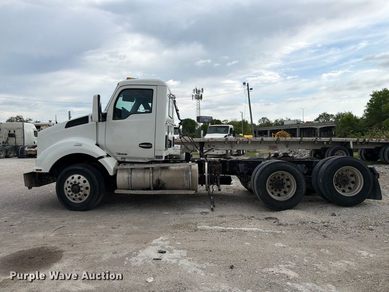 image for item FC3045 2016 Kenworth T880 semi truck