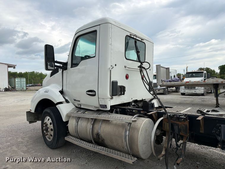 image for item FC3045 2016 Kenworth T880 semi truck
