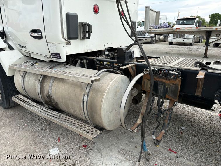 image for item FC3045 2016 Kenworth T880 semi truck