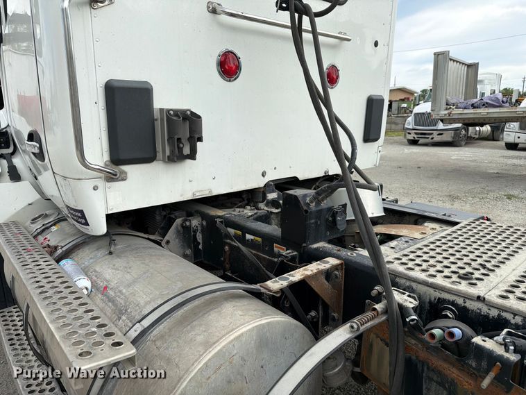 image for item FC3045 2016 Kenworth T880 semi truck