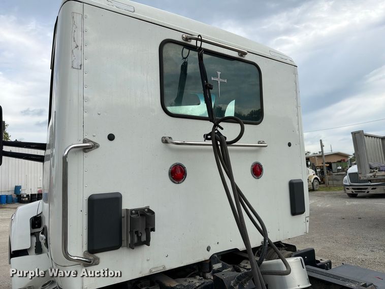 image for item FC3045 2016 Kenworth T880 semi truck