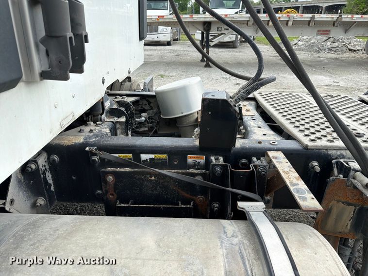 image for item FC3045 2016 Kenworth T880 semi truck