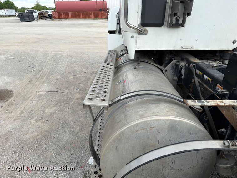 image for item FC3045 2016 Kenworth T880 semi truck