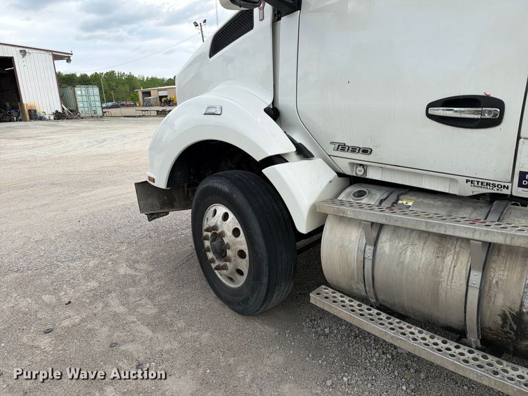 image for item FC3045 2016 Kenworth T880 semi truck