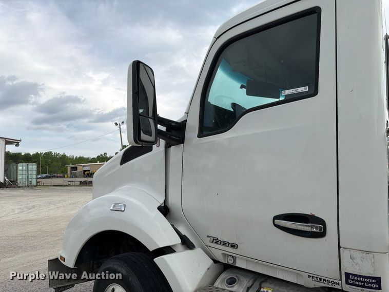 image for item FC3045 2016 Kenworth T880 semi truck