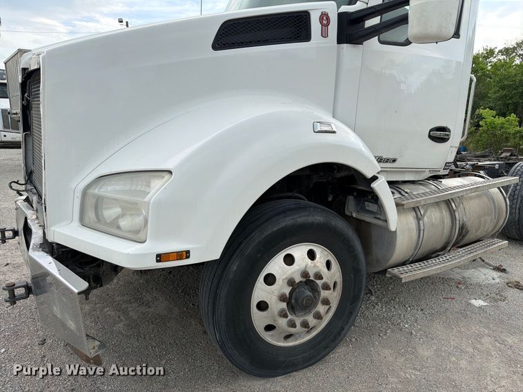 image for item FC3045 2016 Kenworth T880 semi truck