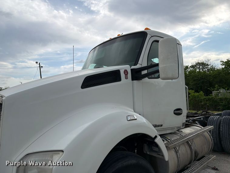 image for item FC3045 2016 Kenworth T880 semi truck