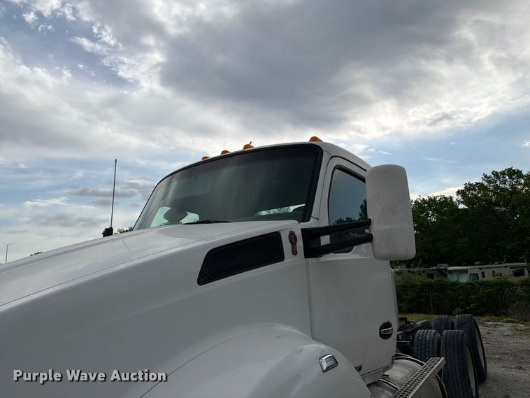 image for item FC3045 2016 Kenworth T880 semi truck