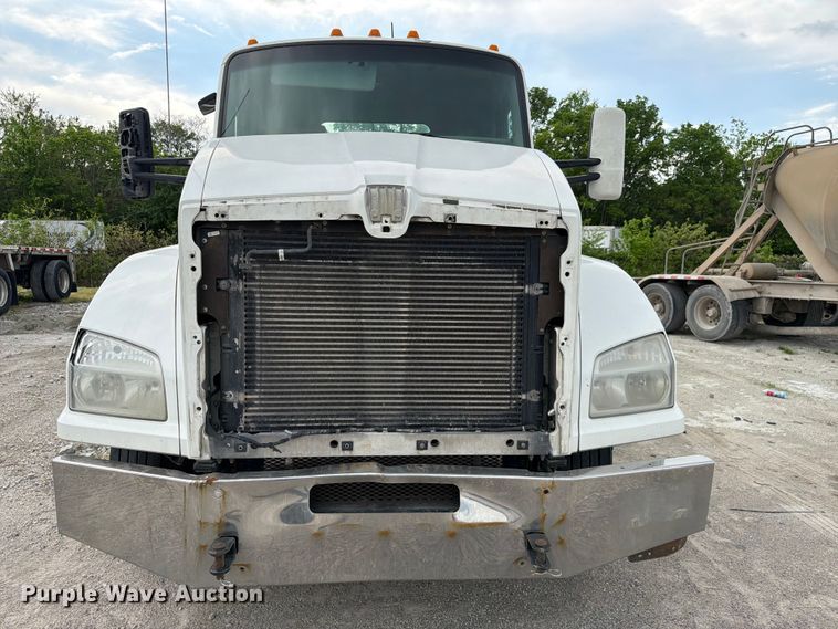 image for item FC3045 2016 Kenworth T880 semi truck