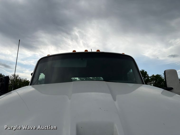 image for item FC3045 2016 Kenworth T880 semi truck