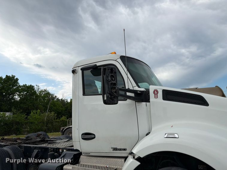 image for item FC3045 2016 Kenworth T880 semi truck