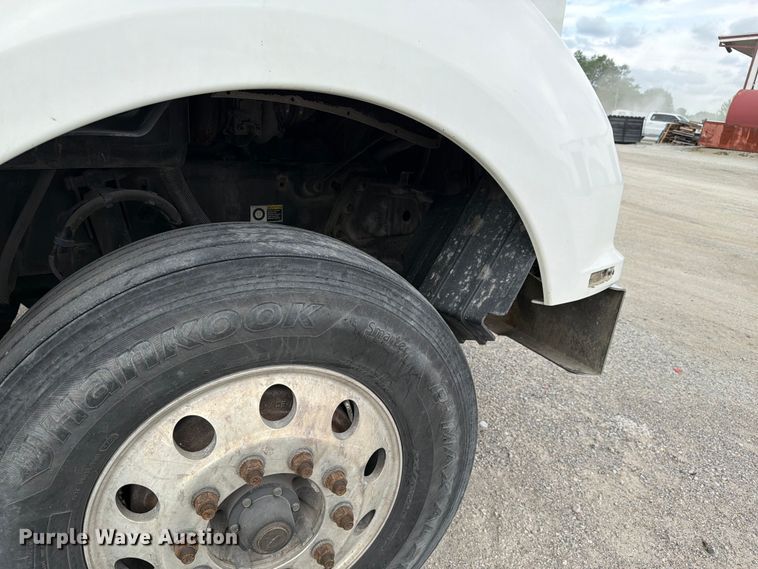 image for item FC3045 2016 Kenworth T880 semi truck