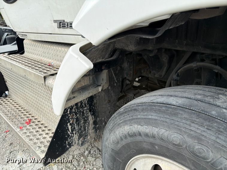 image for item FC3045 2016 Kenworth T880 semi truck