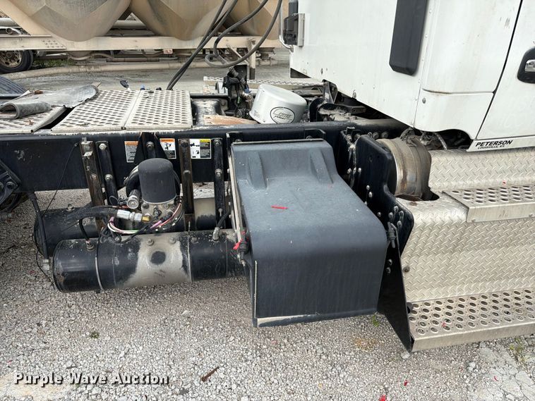 image for item FC3045 2016 Kenworth T880 semi truck