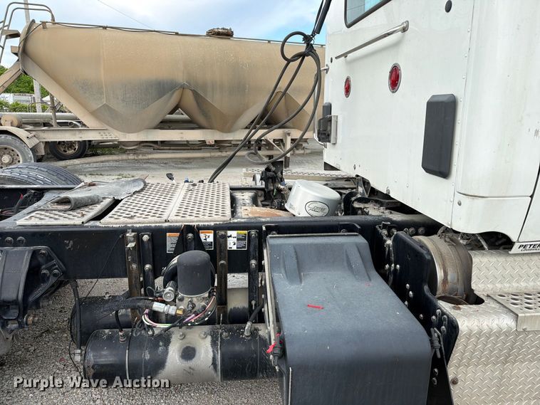 image for item FC3045 2016 Kenworth T880 semi truck