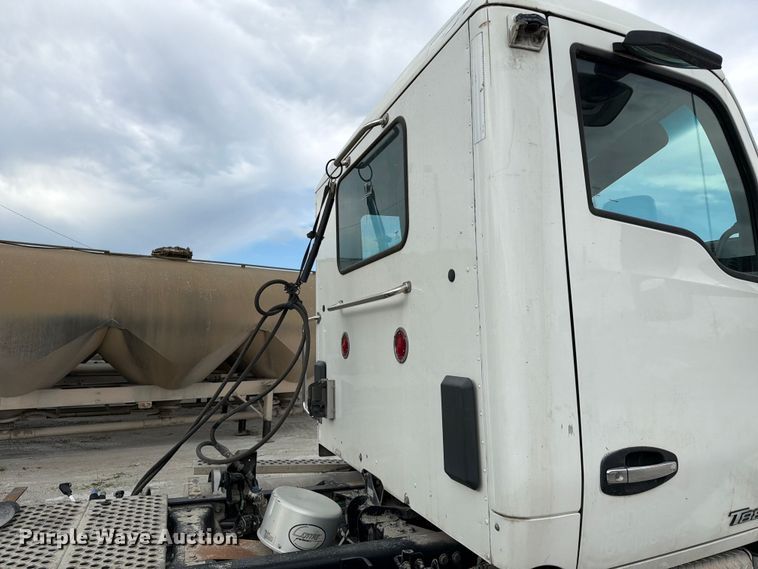 image for item FC3045 2016 Kenworth T880 semi truck