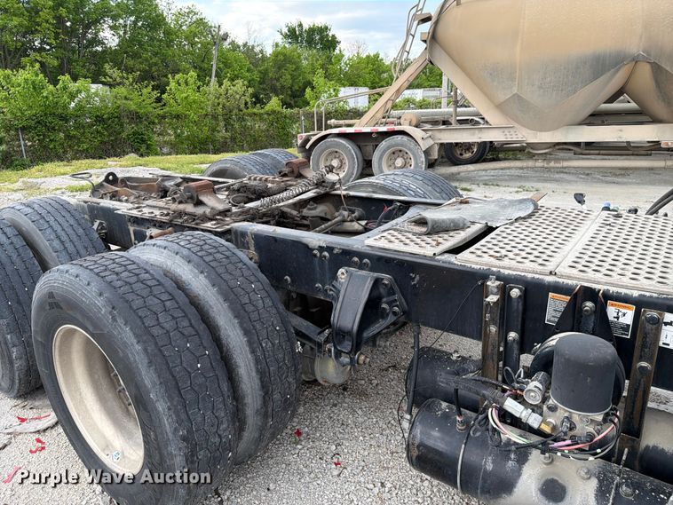 image for item FC3045 2016 Kenworth T880 semi truck