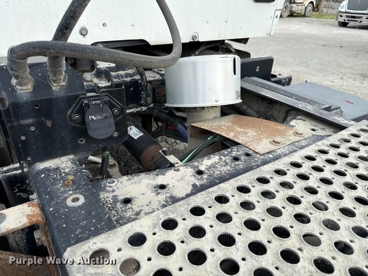 image for item FC3045 2016 Kenworth T880 semi truck